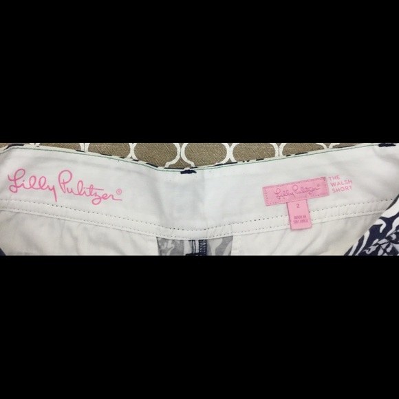 Lilly Pulitzer Walsh shorts blue/white design 🌸 - Picture 4 of 5